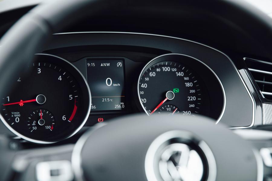 Панель приборов Volkswagen Passat Alltrack 2016 года  (AU) (фото 7 из 30)